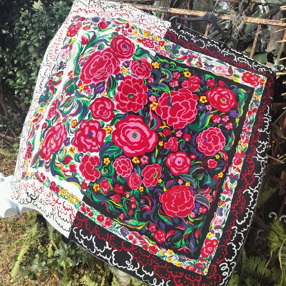 Gianni Versace 90s vintage Floral Oversized Scarf 60 in x 110 in - Picture 10 of 13